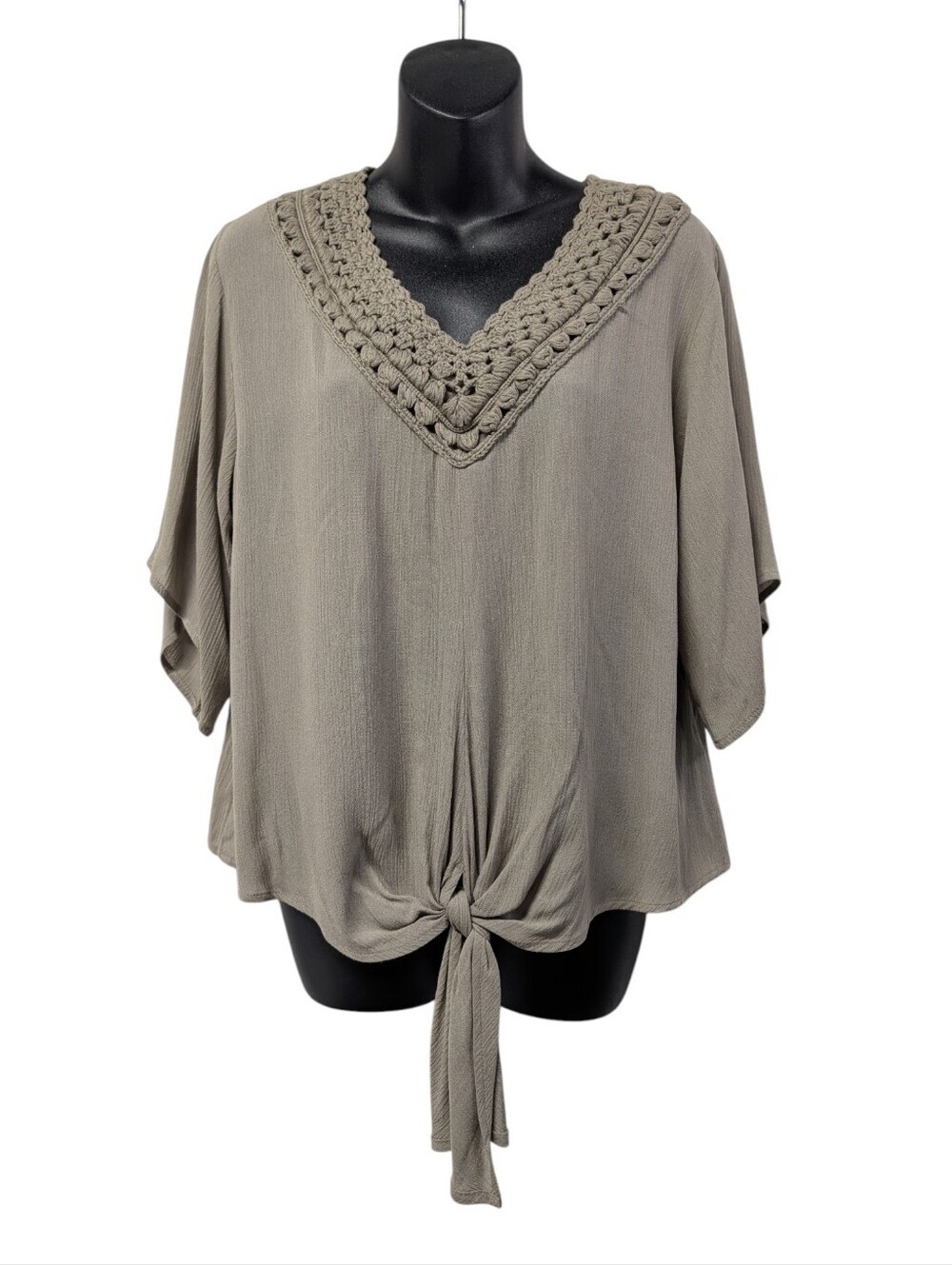 Chelsea & Theodore Sage Leaf Crochet V-Neck Tie Front Blouse Top Size M NWT